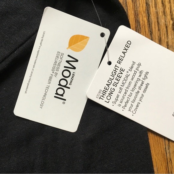 NWT Athleta Black Threadlight relaxed fit shirt.  Size XS - Picture 7 of 9